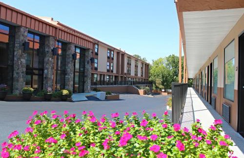 Branson Theater District Hotel | Best Western Center Pointe Inn