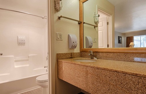 Needles Hotel | Best Western Colorado River Inn