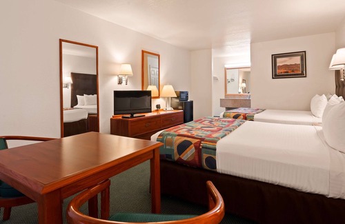 Needles Hotel | Best Western Colorado River Inn