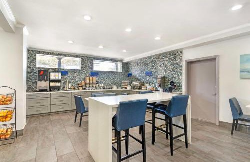 Marina Hotel | Best Western Marina State Beach