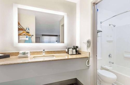 Marina Hotel | Best Western Marina State Beach