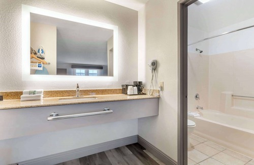 Marina Hotel | Best Western Marina State Beach