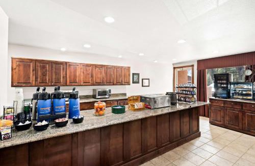 La Pine Hotel | Best Western Newberry Station