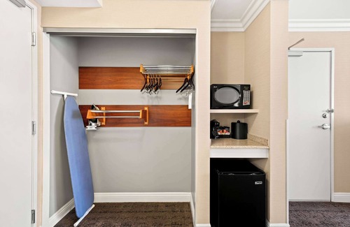 Ontario Hotel | Best Western Ontario Mills Mall