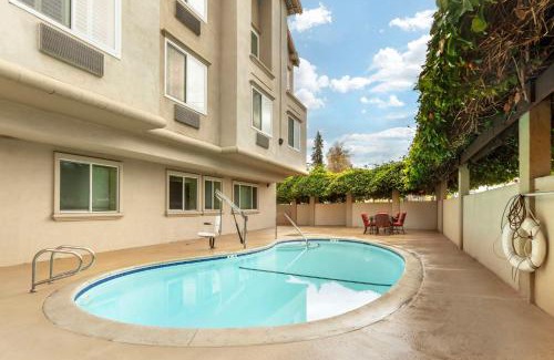 Newhall Hotel | Best Western Plus Airport Plaza