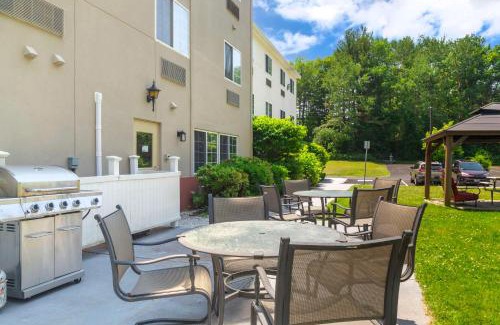 Pittsfield Hotel | Best Western Plus Berkshire Hills Inn & Suites