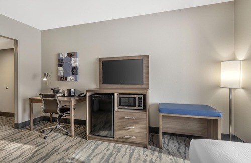 Bentonville Hotel | Best Western Plus Castlerock Inn & Suites