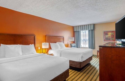 Roanoke Hotel | Best Western Plus Inn at Valley View