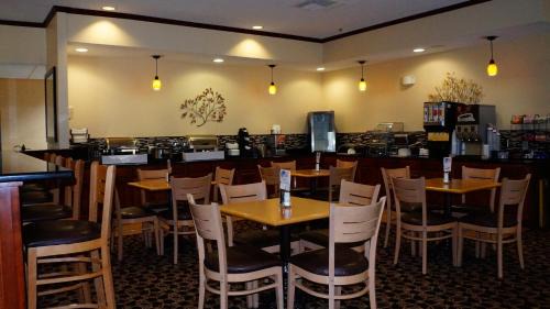 Waldron Hotel | Best Western Plus Kansas City Airport - KCI East