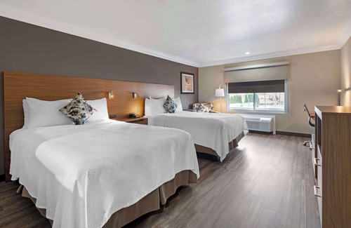 Santa Ana Heights Hotel | Best Western Plus Newport Mesa Inn