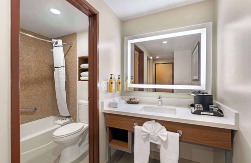 Santa Ana Heights Hotel | Best Western Plus Newport Mesa Inn