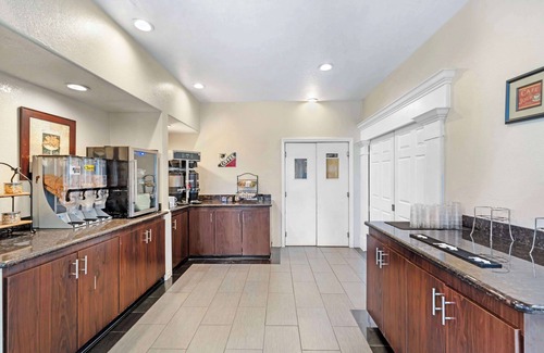 Santa Ana Heights Hotel | Best Western Plus Newport Mesa Inn