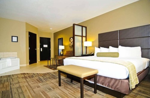 Greensburg Hotel | Best Western Plus Night Watchman Inn & Suites