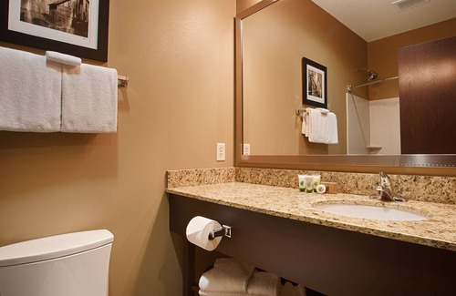 Greensburg Hotel | Best Western Plus Night Watchman Inn & Suites