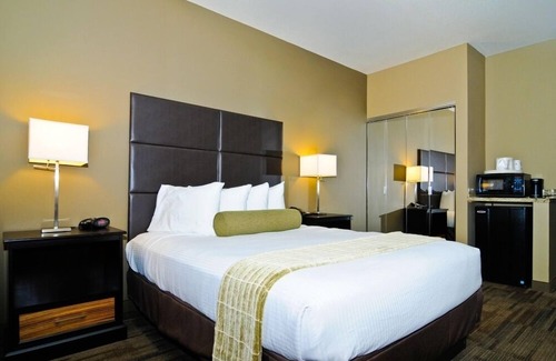 Greensburg Hotel | Best Western Plus Night Watchman Inn & Suites