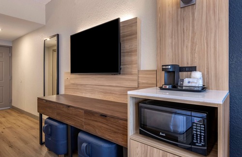 Orlando Hotel | Best Western Plus Orlando East- UCF Area