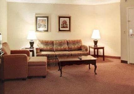 Northwest Raleigh Hotel | Best Western Plus Raleigh Crabtree Valley Hotel