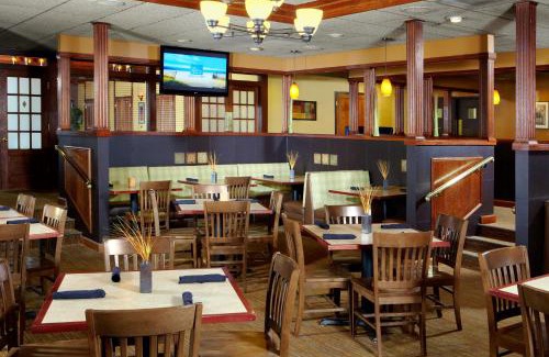 Quad Cities Hotel | Best Western Plus Steeplegate Inn