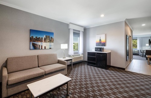 North Bergen Hotel | Best Western Premier NYC Gateway Hotel