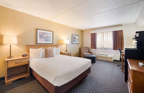 Marinette Hotel | Best Western Riverfront Inn