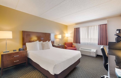 Marinette Hotel | Best Western Riverfront Inn