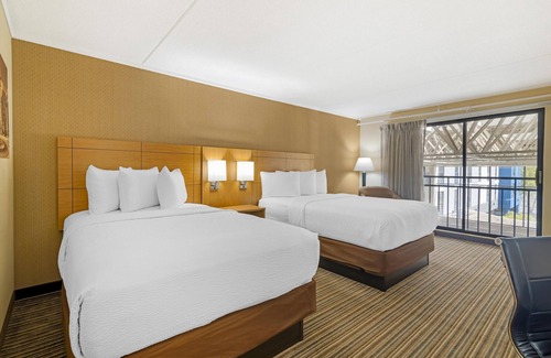 Marlborough Hotel | Best Western Royal Plaza Hotel & Trade Center