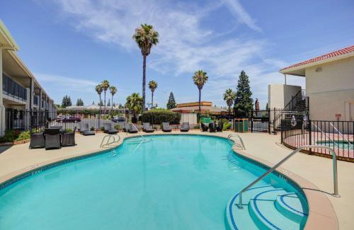 Central Sacramento Hotel | Best Western Sandman Hotel