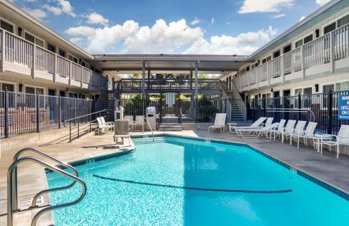 Woodland Hotel | Best Western Shadow Inn