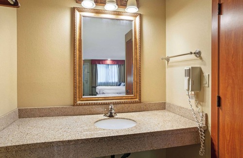 Woodland Hotel | Best Western Shadow Inn