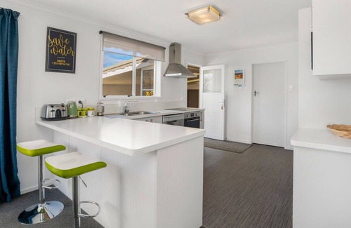 Lowburn House | Best Wishes - Cromwell Holiday Home