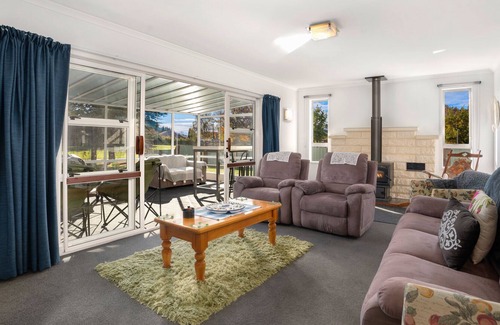 Lowburn House | Best Wishes - Cromwell Holiday Home