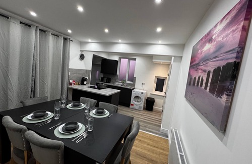 Salford House | BetaHouse -3BR -Pool Table -Free Parking -Spacious