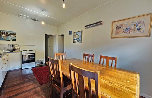 Waterhouse House | Bethanga - Short walk to the heart of Robe -Pets Welcome - Outside Only