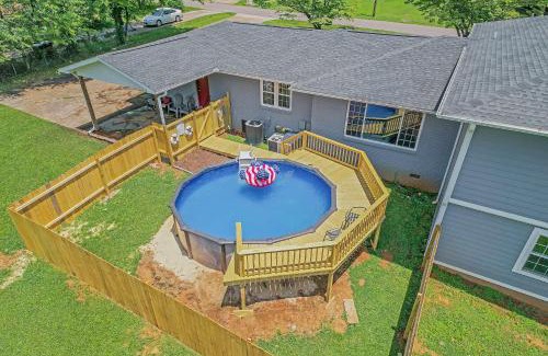 Huntsville House | Bethany A American Retreat