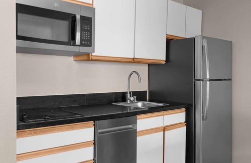 East Lake Hills Hotel | Better Choice for your Vacation! 4 Family Suites w/Free Breakfast and Parking