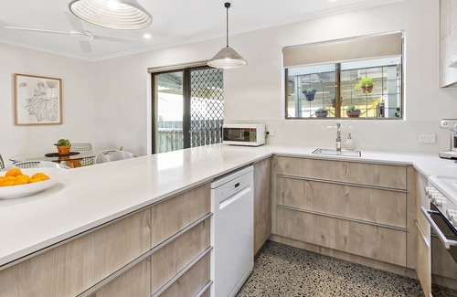 Tewantin House | Betty on Hilton - just steps from the river