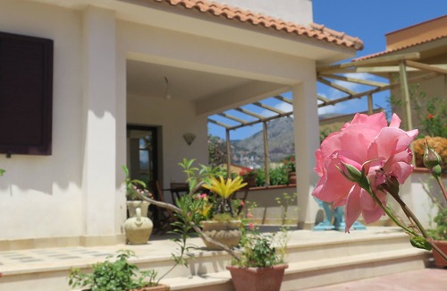 Partanna Villa | Betty's Rose Garden, with garden in villa 2 Floors. CIR: 19082053C205123