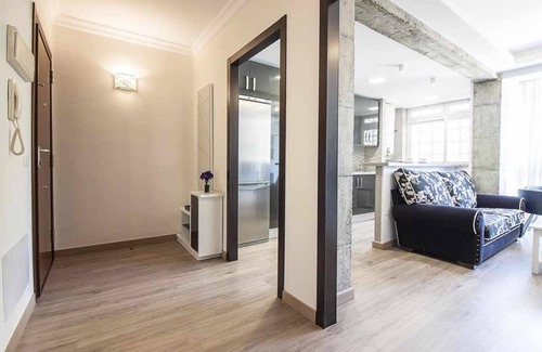 El Ejido Apartment | Between Picasso and La Merced, Renovated Apartment