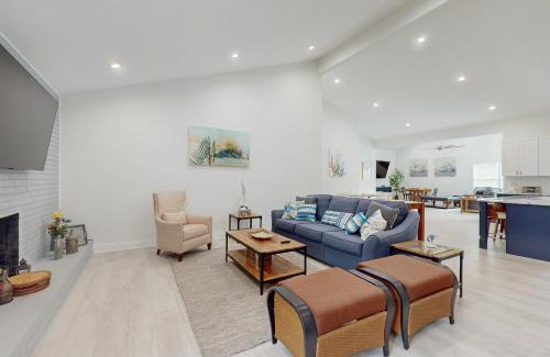 Yaupon Beach House | Between the Beach and Breeze