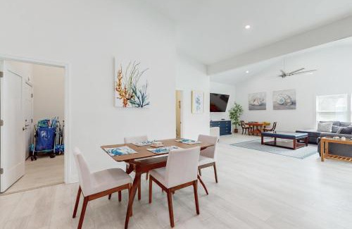 Yaupon Beach House | Between the Beach and Breeze