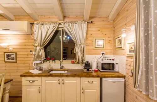 Kahal Bed & Breakfast | Betzel Haella