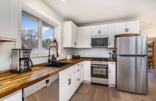Beulah Apartment | Beulah Apartment with Scenic Lake Views, Just 5 Minutes Away from the Beach!