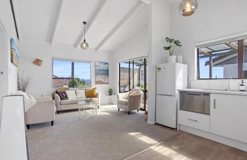 Whangamata House | Beverley Hills Cottage