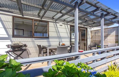 Whangamata House | Beverley Hills Cottage