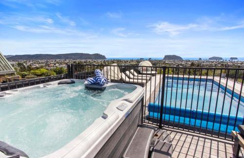 Whangamata House | Beverley Hills Cottage
