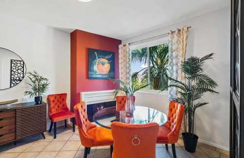 Beverly Grove Apartment | Beverly Hills 2 bed 2 bath Penthouse with Den and Parking 414