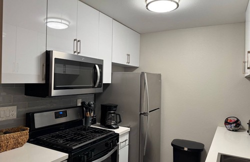 Beverly Hills Apartment | Beverly Hills Charm Rodeo Cedar