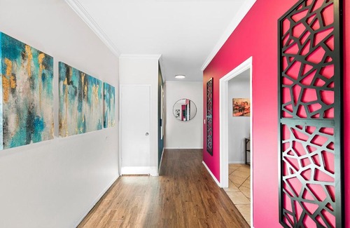 Beverly Grove Apartment | Beverly Hills Chic 2 bed 2bath with Patio and Parking 309