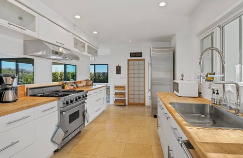 Beverly Hills Villa | Beverly Hills Goldstein adjacent house.