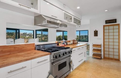 Beverly Hills Villa | Beverly Hills Goldstein adjacent house.